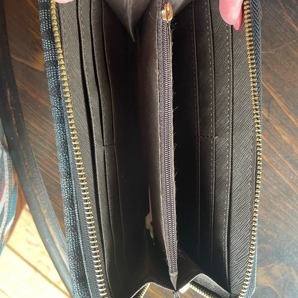 Wallet - Picture 3 of 3